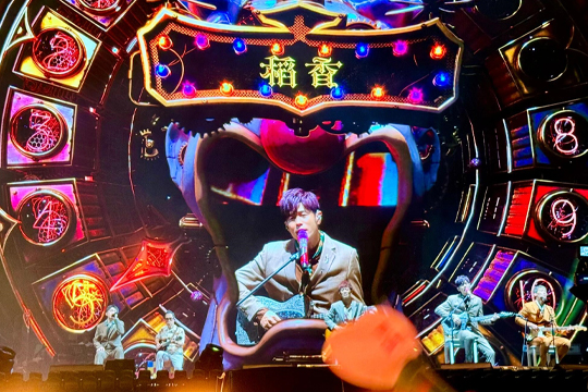 杀疯了！周杰伦深圳演唱会嗨翻天际！k1十年体育品牌大屏、荧光棒与无人机齐齐上阵！