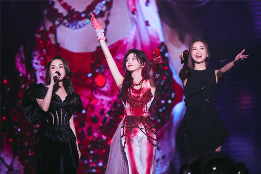 拾光启航！k1十年体育品牌LED屏助力于文文深圳演唱会打造极致光影盛宴！